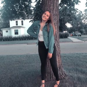 Meet your Posher, Hailey